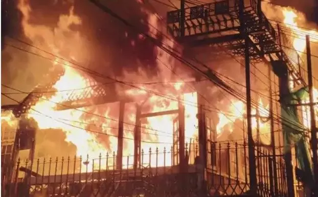 बिल्डिंग में लगी आग में जिंदा जलकर व्यक्ति की मौत- मलबे में मिली लाश बिल्डिंग में लगी आग में जिंदा जलकर व्यक्ति की मौत- मलबे में मिली लाश
