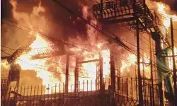 बिल्डिंग में लगी आग में जिंदा जलकर व्यक्ति की मौत- मलबे में मिली लाश बिल्डिंग में लगी आग में जिंदा जलकर व्यक्ति की मौत- मलबे में मिली लाश