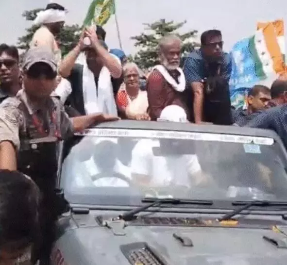 गोपालगंज पहुंची राहुल की वोटर अधिकार यात्रा- तेजस्वी के हाथ में चोट गोपालगंज पहुंची राहुल की वोटर अधिकार यात्रा- तेजस्वी के हाथ में चोट