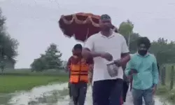 बाढ़ में डूबा गुरुद्वारा- बरनाला में गिरी छत- मुखिया की मौत बाढ़ में डूबा गुरुद्वारा- बरनाला में गिरी छत- मुखिया की मौत