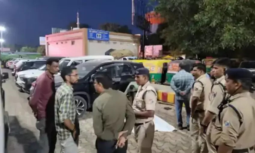 पार्किंग में 12 घंटे से खड़ी कार में मिली सीआरपीएफ इंस्पेक्टर की लाश