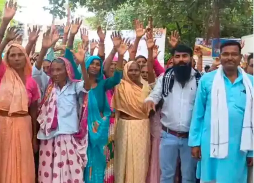 अंबेडकर प्रतिमा के पास दारू के ठेके से उबाल- कलेक्ट्रेट में काटा खडदू अंबेडकर प्रतिमा के पास दारू के ठेके से उबाल- कलेक्ट्रेट में काटा खडदू