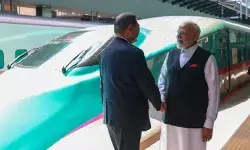 बुलेट ट्रेन देखने पहुंचे पीएम मोदी ने ईशिबा के साथ किया सफर