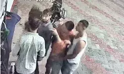 बिना हेलमेट पेट्रोल नहीं देने पर पेट्रोल पंप पर ताबड़तोड़ फायरिंग-एक.. बिना हेलमेट पेट्रोल नहीं देने पर पेट्रोल पंप पर ताबड़तोड़ फायरिंग-एक..