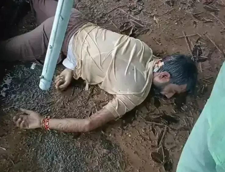 बाइक पर जा रहे युवक पर गिरी आसमानी बिजली- ले गई जितेन्द्र की जान बाइक पर जा रहे युवक पर गिरी आसमानी बिजली- ले गई जितेन्द्र की जान