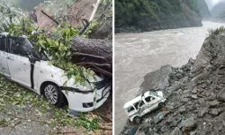 सड़क पर जा रही एंबुलेंस बेकाबू हो कर गहरी खाई में गिरी-गाड़ियां भी दबी सड़क पर जा रही एंबुलेंस बेकाबू हो कर गहरी खाई में गिरी-गाड़ियां भी दबी