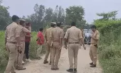 मिली अर्धनग्न लाश- लड़की का सलवार से गला घोटकर मर्डर मिली अर्धनग्न लाश- लड़की का सलवार से गला घोटकर मर्डर