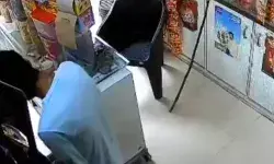 दिनदहाड़े 70000 रुपए ले उड़ा चोर- दुकान में चोरी की घटना CCTV में कैद