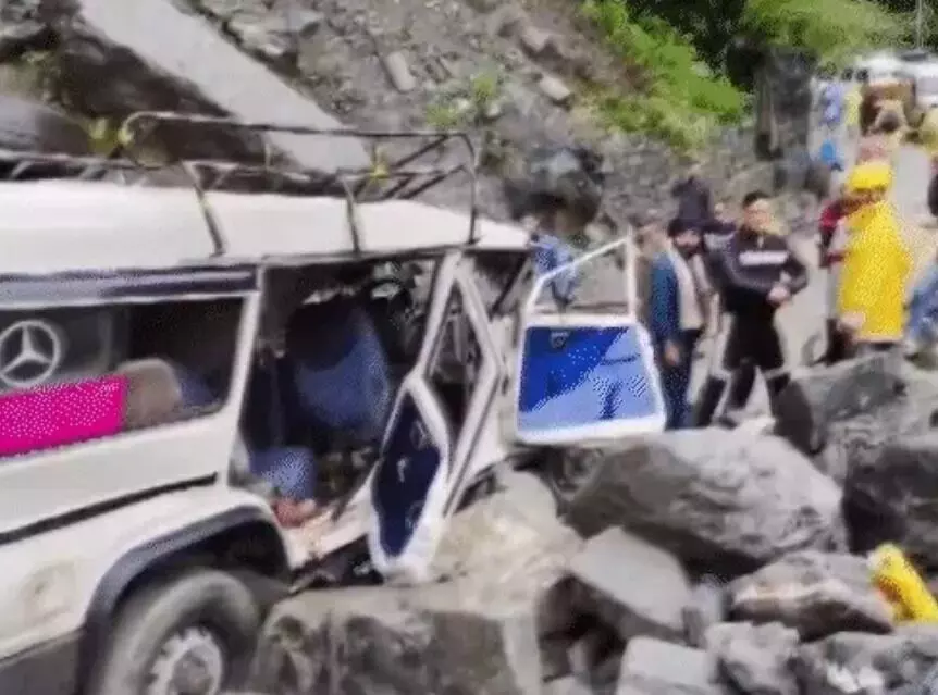 केदारनाथ हाईवे पर दो की मौत 6 घायल- चार धाम यात्रा की गई सस्पेंड केदारनाथ हाईवे पर दो की मौत 6 घायल- चार धाम यात्रा की गई सस्पेंड