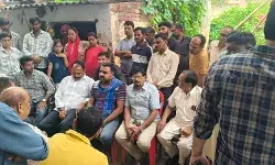 भूस्खलन हादसे के मृतकों के परिजनों से मिले बसपा नेता - दी आर्थिक मदद भूस्खलन हादसे के मृतकों के परिजनों से मिले बसपा नेता - दी आर्थिक मदद