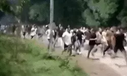 BHU में छात्रों का बवाल- दो गुटों में मारपीट, हंगामा, पथराव तोड़ी...