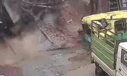 बारिश का कहर- कई बिल्डिंगे गिरी- मकान की छत ढही- चाचा भतीजे की मौत बारिश का कहर- कई बिल्डिंगे गिरी- मकान की छत ढही- चाचा भतीजे की मौत