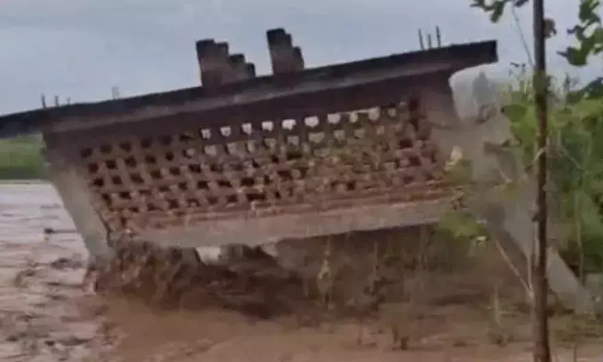 बारिश व जलभराव से लगे जाम-स्कूल कॉलेज बंद- वर्क फ्रॉम होम के आदेश