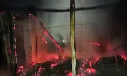 घर में आग लगने से दो लोगों की हुई मौत- बच्ची गंभीर रूप से झुलसी घर में आग लगने से दो लोगों की हुई मौत- बच्ची गंभीर रूप से झुलसी