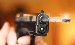 छात्रा ने पिता की लाइसेंसी बंदूक से किया आत्महत्या का प्रयास छात्रा ने पिता की लाइसेंसी बंदूक से किया आत्महत्या का प्रयास