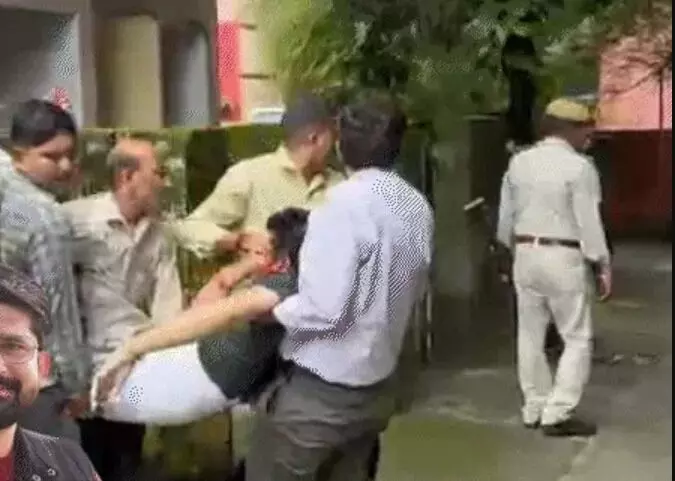सरकारी आवास में लाइसेंसी पिस्टल से नायब तहसीलदार ने खुद को मारी गोली सरकारी आवास में लाइसेंसी पिस्टल से नायब तहसीलदार ने खुद को मारी गोली