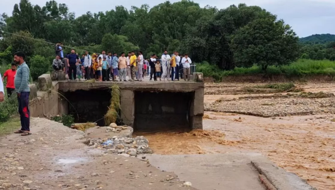 चौकी चौरा में फटा बादल- पानी के सैलाब से मची तबाही- 200 से ज्यादा.. चौकी चौरा में फटा बादल- पानी के सैलाब से मची तबाही- 200 से ज्यादा..
