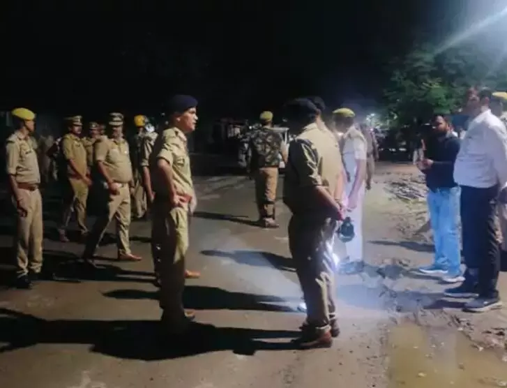 गर्दन काटकर ई रिक्शा चालक की हत्या-सिर काटकर सीट पर रखा गर्दन काटकर ई रिक्शा चालक की हत्या-सिर काटकर सीट पर रखा