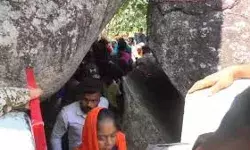 मां लिंगेश्वरी देवी मंदिर के कपाट खुलते ही श्रद्धालुओं की लगी लंबी कतार