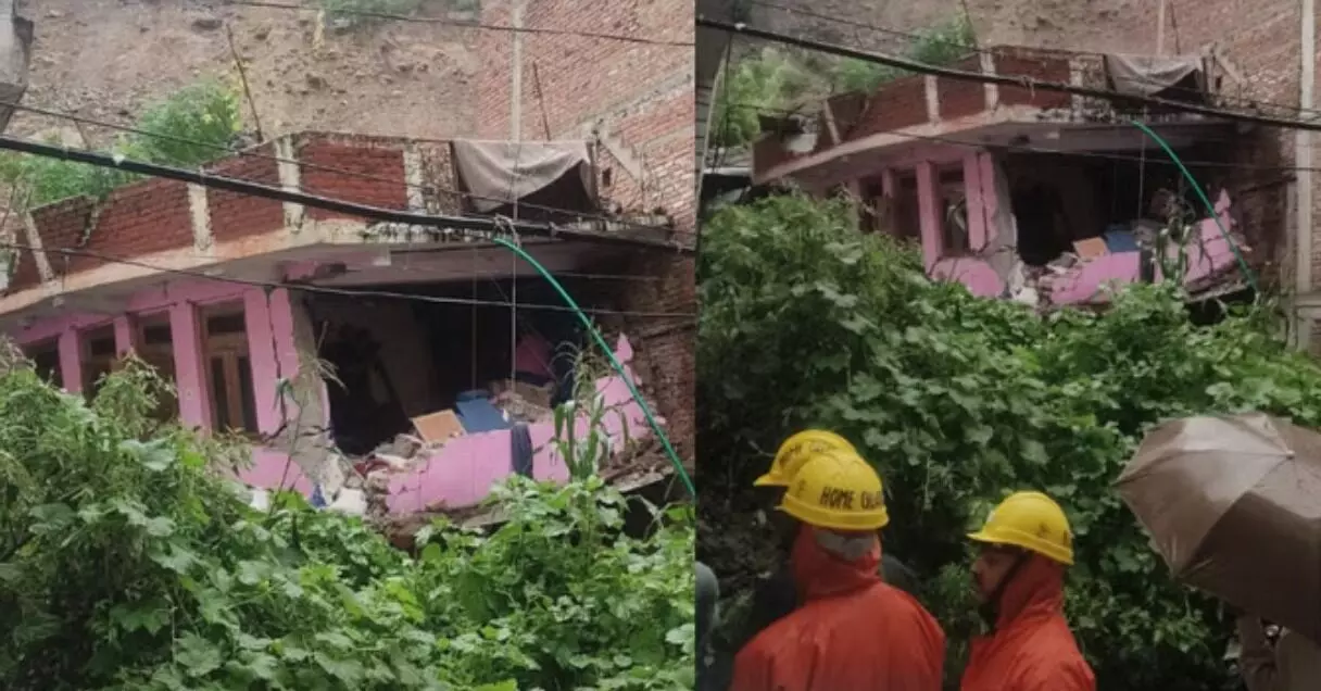 कुल्लू में फिर भूस्खलन- दो मकान ढहे -एक की मौत- तीन को बचाया कुल्लू में फिर भूस्खलन- दो मकान ढहे -एक की मौत- तीन को बचाया