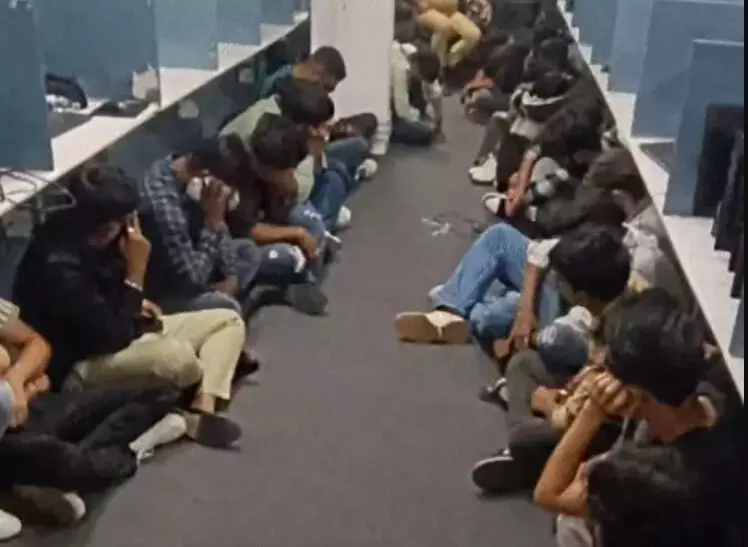 लगा फर्जी कॉल सेंटर हाथ-32 युवक युवतियां ली गई हिरासत में- साइबर.. लगा फर्जी कॉल सेंटर हाथ-32 युवक युवतियां ली गई हिरासत में- साइबर..