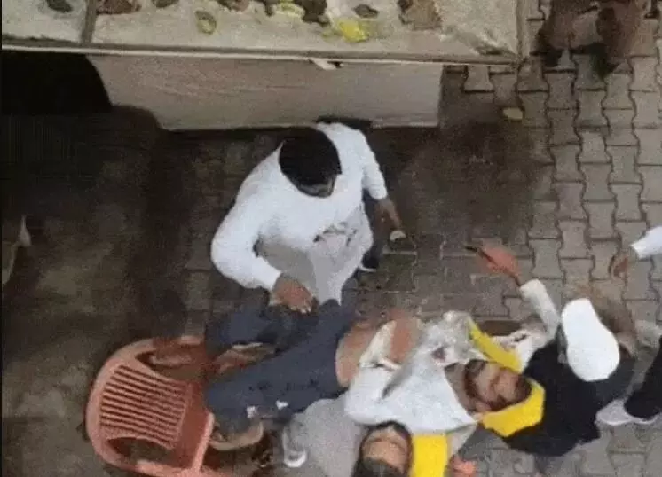 कोर्ट में 4 राउंड फायरिंग- पुलिसकर्मी भी जान बचाकर भागे- एक को लगी.. कोर्ट में 4 राउंड फायरिंग- पुलिसकर्मी भी जान बचाकर भागे- एक को लगी..