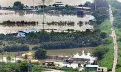 झेलम नदी के तटबंध में दरार से निचले इलाकों में बाढ़ की आशंका झेलम नदी के तटबंध में दरार से निचले इलाकों में बाढ़ की आशंका