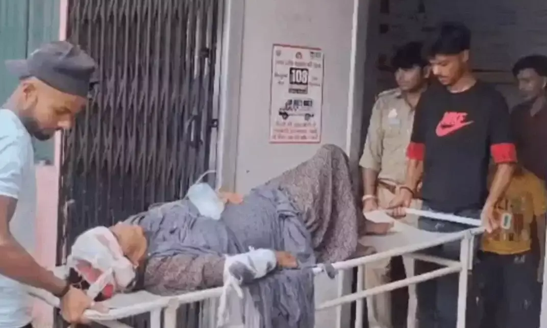 दरोगा की कार ने बाइक सवार दंपति को मारी टक्कर- पति की मौत- पत्नी की..