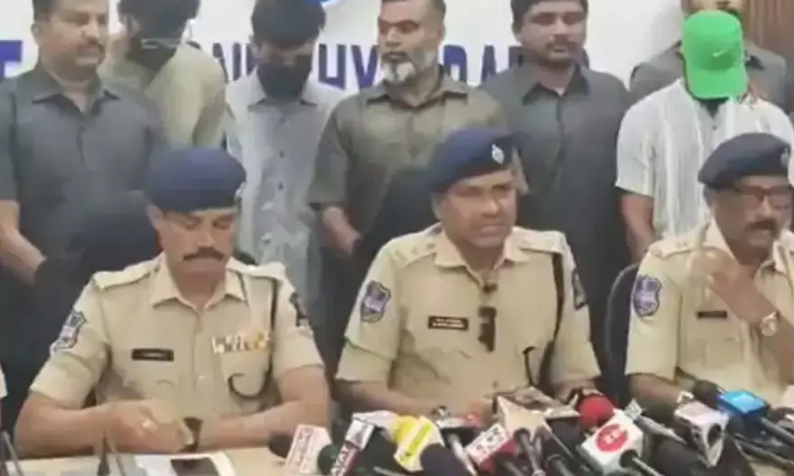 डेटिंग ऐप से ड्रग्स की खरीद फरोख्त- 9 तस्कर किये गिरफ्तार