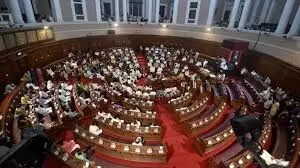 विधानसभा में हंगामे के बीच भाजपा विधायक निलंबित विधानसभा में हंगामे के बीच भाजपा विधायक निलंबित
