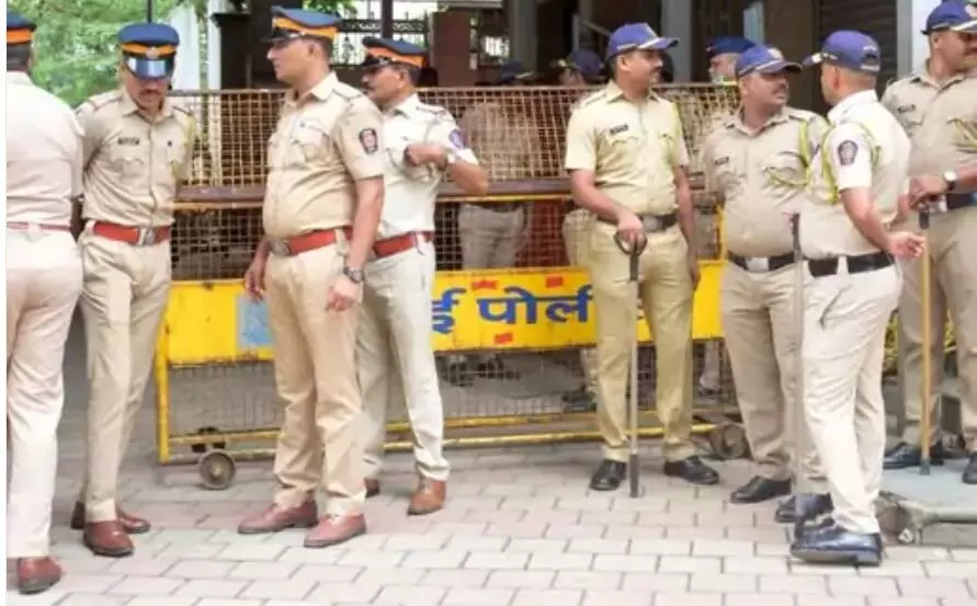 पुलिस को धमकी भरा मैसेज-34 गाड़ियों में लगाए हैं बम- एक करोड़ लोगों की पुलिस को धमकी भरा मैसेज-34 गाड़ियों में लगाए हैं बम- एक करोड़ लोगों की
