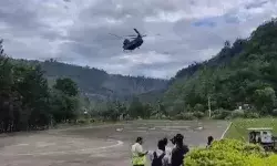 मणिमहेश यात्रियों का हेलीकॉप्टर से रेस्क्यू- वायुसेना के जवान.. मणिमहेश यात्रियों का हेलीकॉप्टर से रेस्क्यू- वायुसेना के जवान..