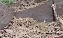 मिट्टी की दीवार गिरने से तीन लोगों की हुई मौत- मचा कोहराम मिट्टी की दीवार गिरने से तीन लोगों की हुई मौत- मचा कोहराम