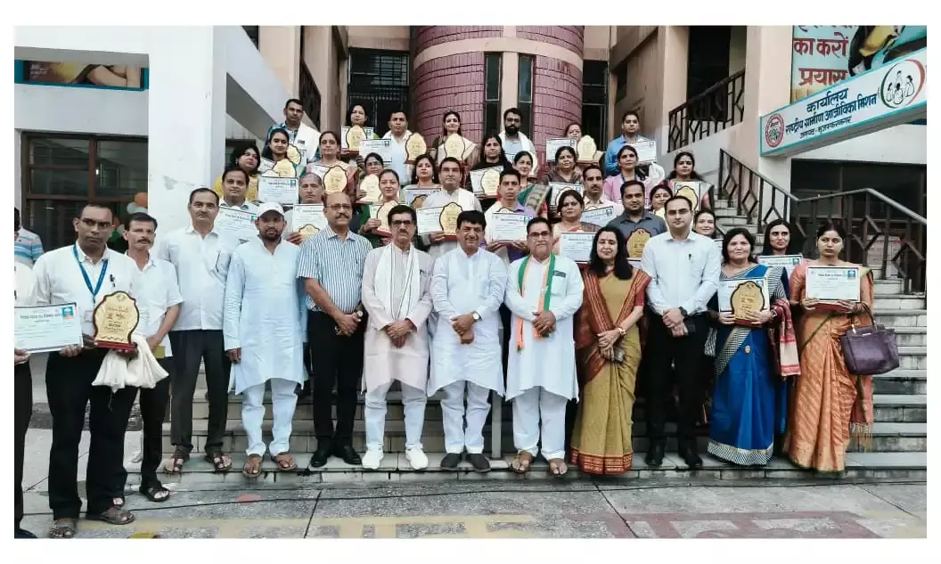 टीचर डे पर मंत्री कपिल ने किया शिक्षकों का सम्मान-CM के गिफ्ट की सराहना