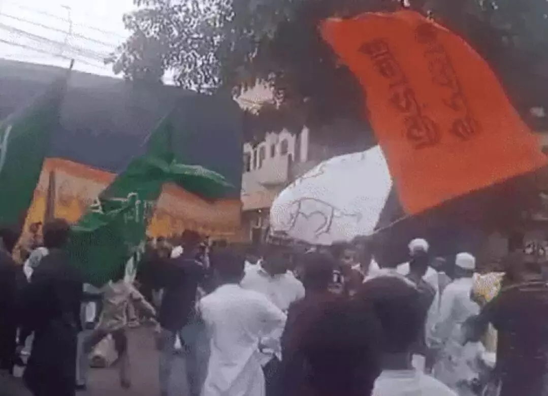 ईद के जुलूस में भगवा ध्वज पर लिखा इस्लाम- डीजे पर पाक आर्मी के गाने