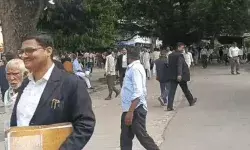 कचहरी में पड़े मिले लावारिस बैग के भीतर से निकला असलाह- सुरक्षा पर.. कचहरी में पड़े मिले लावारिस बैग के भीतर से निकला असलाह- सुरक्षा पर..