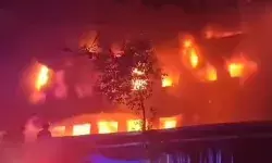 रंगाई फैक्ट्री में लगी भयंकर आग-दमकल की गाड़ियां मौके पर- आग बुझाने.. रंगाई फैक्ट्री में लगी भयंकर आग-दमकल की गाड़ियां मौके पर- आग बुझाने..