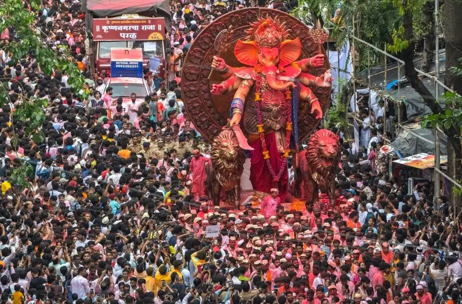 गणपति विसर्जन के दौरान हादसा- मूर्ति से टच हुआ बिजली का तार गणपति विसर्जन के दौरान हादसा- मूर्ति से टच हुआ बिजली का तार