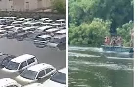 स्टॉक यार्ड में मारुति की सैकड़ों गाड़ियां पानी में डूबी- बचाने को... स्टॉक यार्ड में मारुति की सैकड़ों गाड़ियां पानी में डूबी- बचाने को...