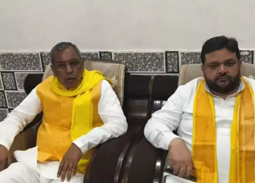 राजभर का सपा पर फिर निशाना- पिछड़े को डिप्टी सीएम की बना दें राजभर का सपा पर फिर निशाना- पिछड़े को डिप्टी सीएम की बना दें