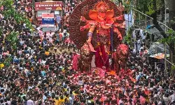 गणपति विसर्जन के दौरान हादसा- मूर्ति से टच हुआ बिजली का तार गणपति विसर्जन के दौरान हादसा- मूर्ति से टच हुआ बिजली का तार