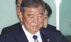 पार्टी को टूटने से बचाने को छोड़ा पद- प्रधानमंत्री ने दिया इस्तीफा पार्टी को टूटने से बचाने को छोड़ा पद- प्रधानमंत्री ने दिया इस्तीफा