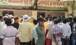 BA की छात्रा से गैंगरेप- ग्रामीणों ने घेराव कर थाने पर डाला डेरा