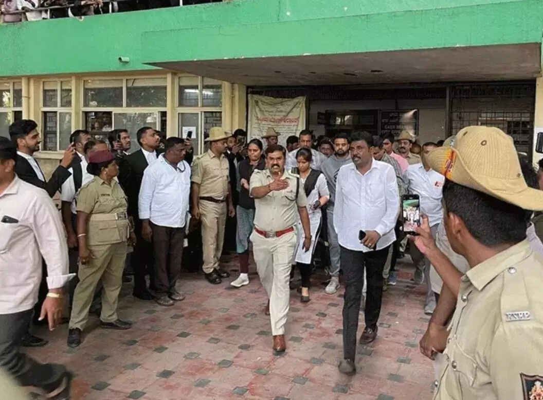 पूर्व PM के पोते को जेल में मिला काम- अब रोजाना कमायेगा.. पूर्व PM के पोते को जेल में मिला काम- अब रोजाना कमायेगा..