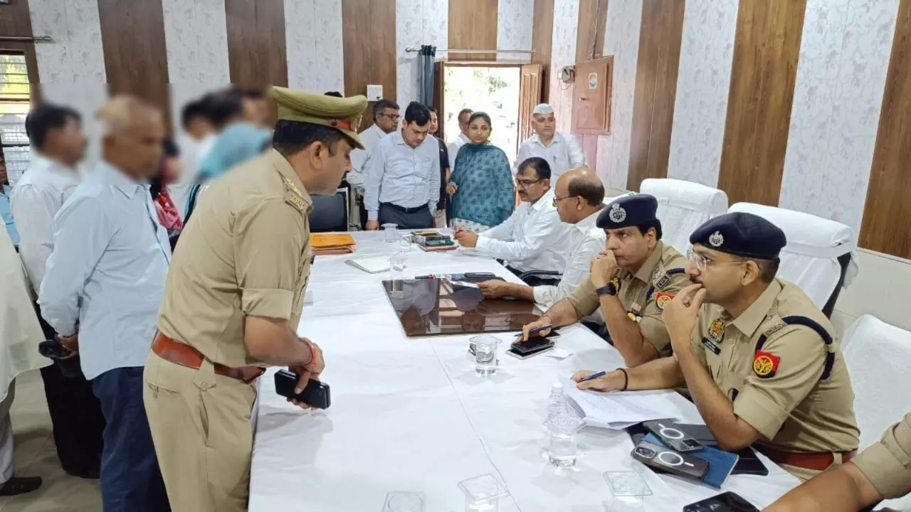 समाधान दिवस में DM SSP ने सुनी समस्याएं- फरियादियों को दिलाया भरोसा समाधान दिवस में DM SSP ने सुनी समस्याएं- फरियादियों को दिलाया भरोसा