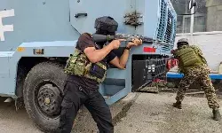 कुलगाम में मुठभेड़- सेना ने संभाला मोर्चा- जंगल में छिपे हैं चार आतंकी कुलगाम में मुठभेड़- सेना ने संभाला मोर्चा- जंगल में छिपे हैं चार आतंकी