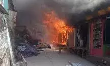 स्कूटी शोरूम में लगी भीषण आग- हुआ भारी नुकसान स्कूटी शोरूम में लगी भीषण आग- हुआ भारी नुकसान