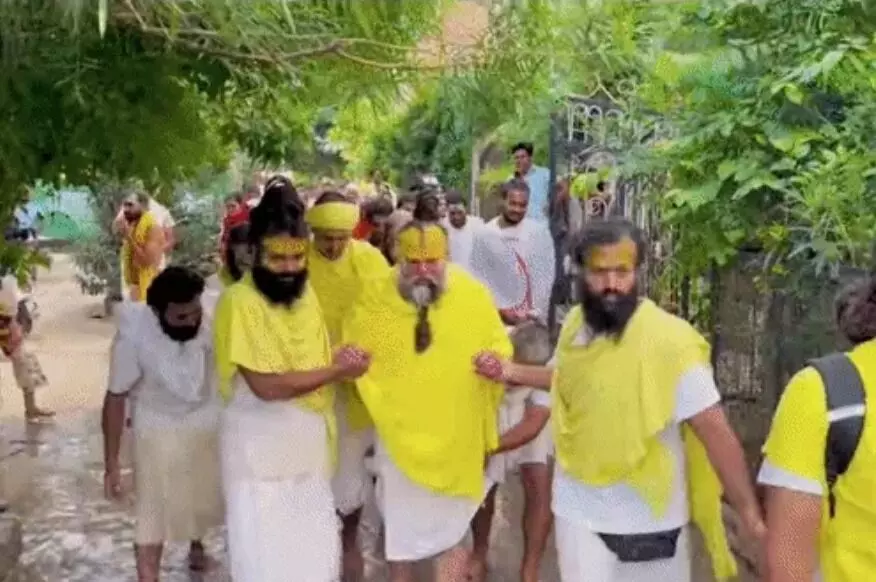संत प्रेमानंद महाराज ने देखी बाढ़ की विभीषिका-शिष्यों के साथ देखी हालत संत प्रेमानंद महाराज ने देखी बाढ़ की विभीषिका-शिष्यों के साथ देखी हालत