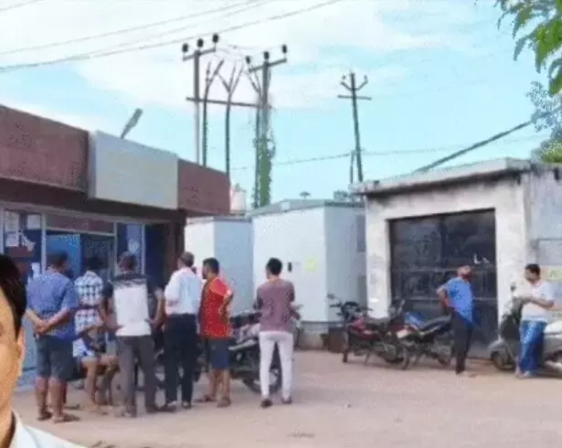TET आदेश से परेशान स्कूल के प्रिंसिपल ने दी जान- पंखे से लटकी मिली लाश TET आदेश से परेशान स्कूल के प्रिंसिपल ने दी जान- पंखे से लटकी मिली लाश