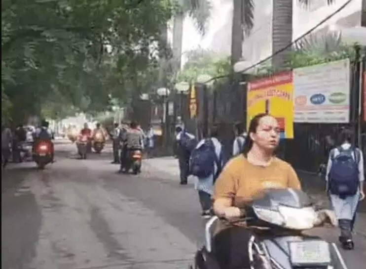 आफत में राहत- आज नहीं अलर्ट-2 हफ्ते बाद बजी स्कूलों की घंटी आफत में राहत- आज नहीं अलर्ट-2 हफ्ते बाद बजी स्कूलों की घंटी
